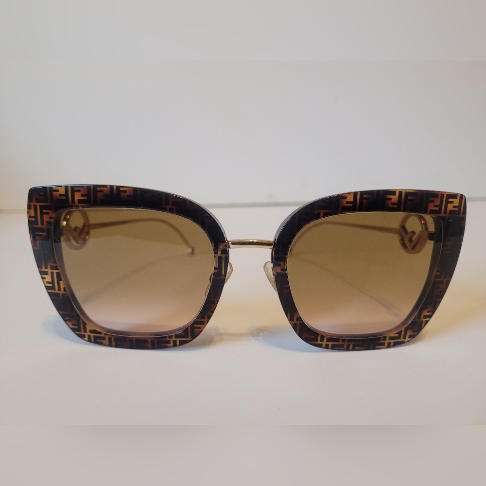 Fendi Cat Eye Sunglasses-Authentic-Like New